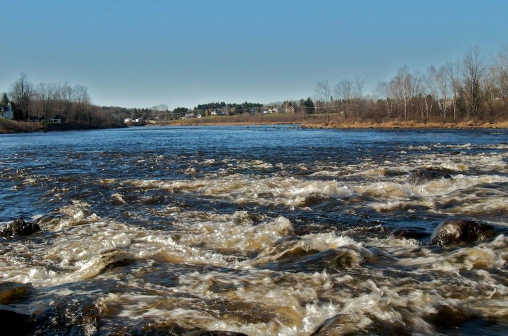 Gite Au Pied Du Courant De Gilbert Desjardins Mont-Laurier Buitenkant foto